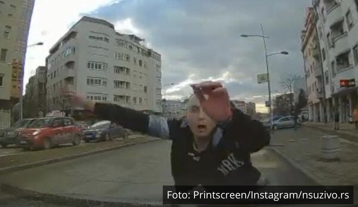 ŠOKANTAN PRIZOR NA ULICI U NOVOM SADU: Muškarac skočio na automobil da iscenira nezgodu, ali je kamera sve snimila (VIDEO)