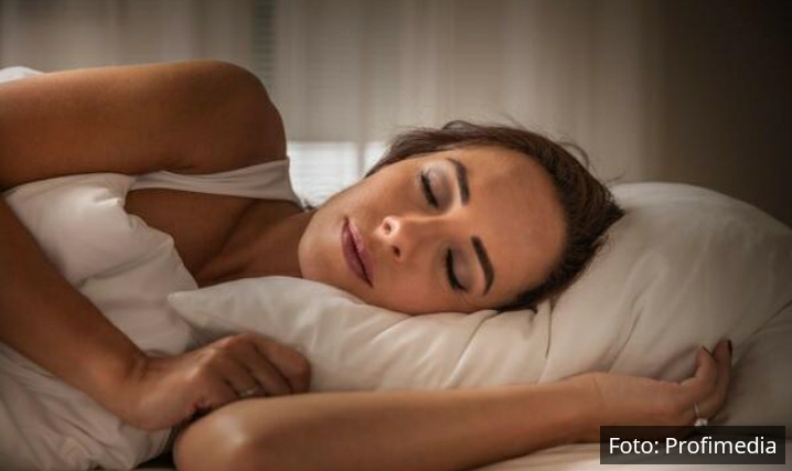 ZBOG LOŠEG NAČINA SPAVANJA MNOGI DOČEKAJU JUTRO SA BOLOM U LEĐIMA: Ovo je NAJGORI položaj za spavanje! Izbegavajte ga