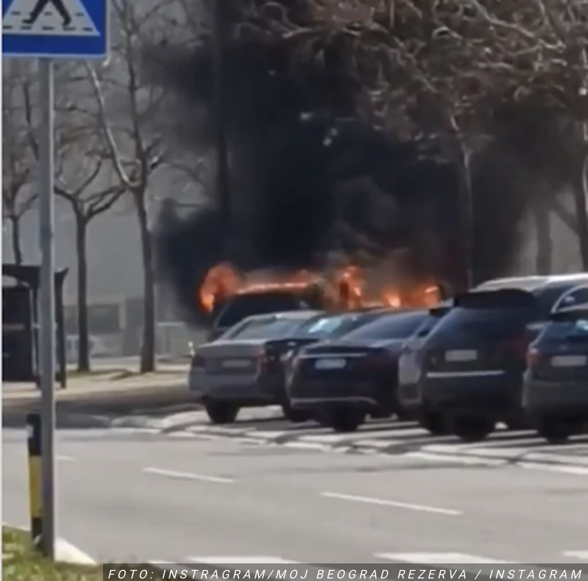 IZGOREO AUTOMOBIL NA NOVOM BEOGRADU Lokalizovan požar na Bulevaru Zorana Đinđića