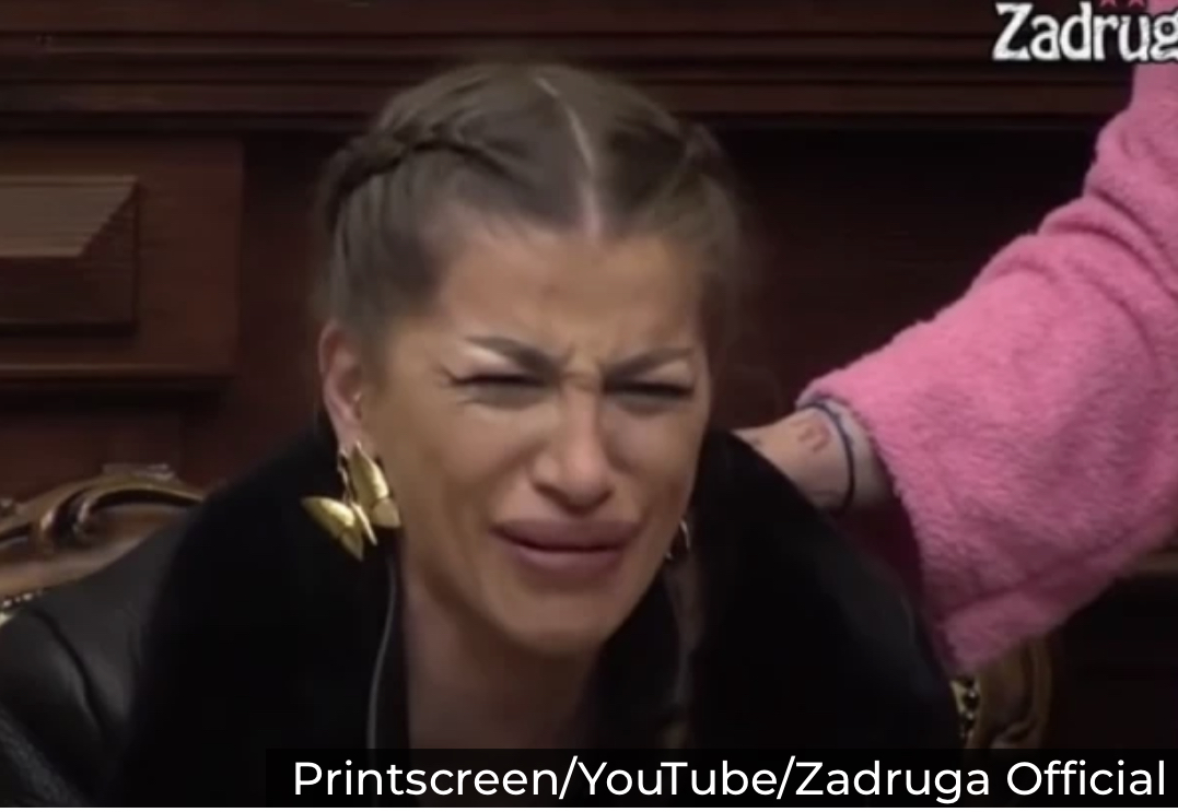 NIKAD viđena fotka Dalile i Mace Diskrecije: Dragojevićka u separeu, bez PLASTIKE na licu ne liči na sebe, bile su pratnja OVOM misterioznom gospodinu! (FOTO)
