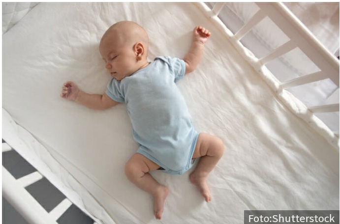 Da li vaša beba previše SPAVA? Koliko sati sna je normalno i da li treba da je budite da bi jela?