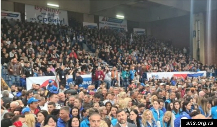 PARAĆIN ČEKA VUČIĆA! Veliki broj građana okupio se da dočeka predsednika Srbije!