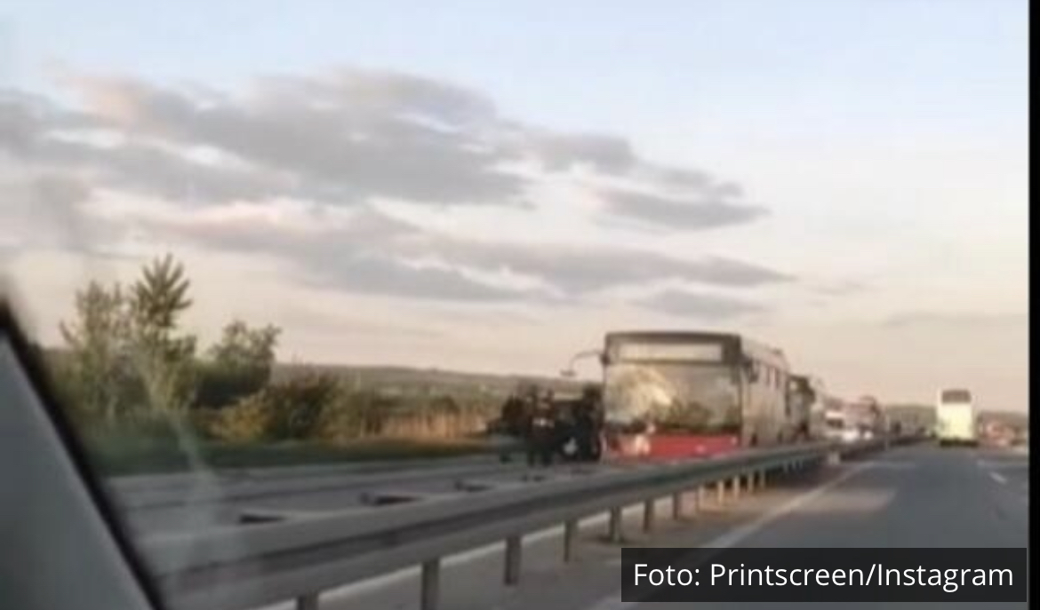 POGLEDAJTE SNIMAK UDESA NA OBRENOVAČKOM PUTU: Autobus udario u automobil, ima povređenih VIDEO