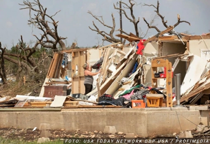 TORNADO RUŠIO SVE PRED SOBOM Uništene kuće i isprevrtani kamioni: Dramatični prizori u Teksasu posle snažne oluje (FOTO, VIDEO)