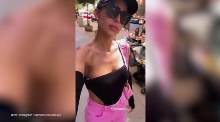 (VIDEO) Anastasija Ražnatović pokazala kako uživa sa Gudeljovom sestrom: Šeta po Sevilji u roza kombinaciji