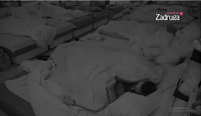 ŠOKIRALI JAVNOST Brutalan se*s Cara i Sanje Grujić pred svima u sobi, ona pokazala svoje umeće, sve prštalo (VIDEO +18)