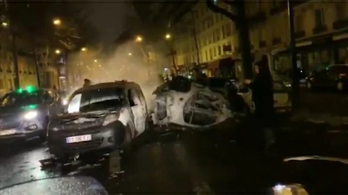 KRVAVA POSTIZBORNA NOĆ U FRANCUSKOJ Policija otvorila vatru, dvoje poginulih