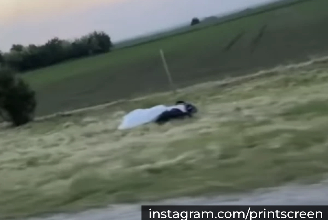 SNIMAK POGIBIJE MOTORISTE KOD AERODROMA: Telo nesrećnog muškarca letelo 10 metara (VIDEO)