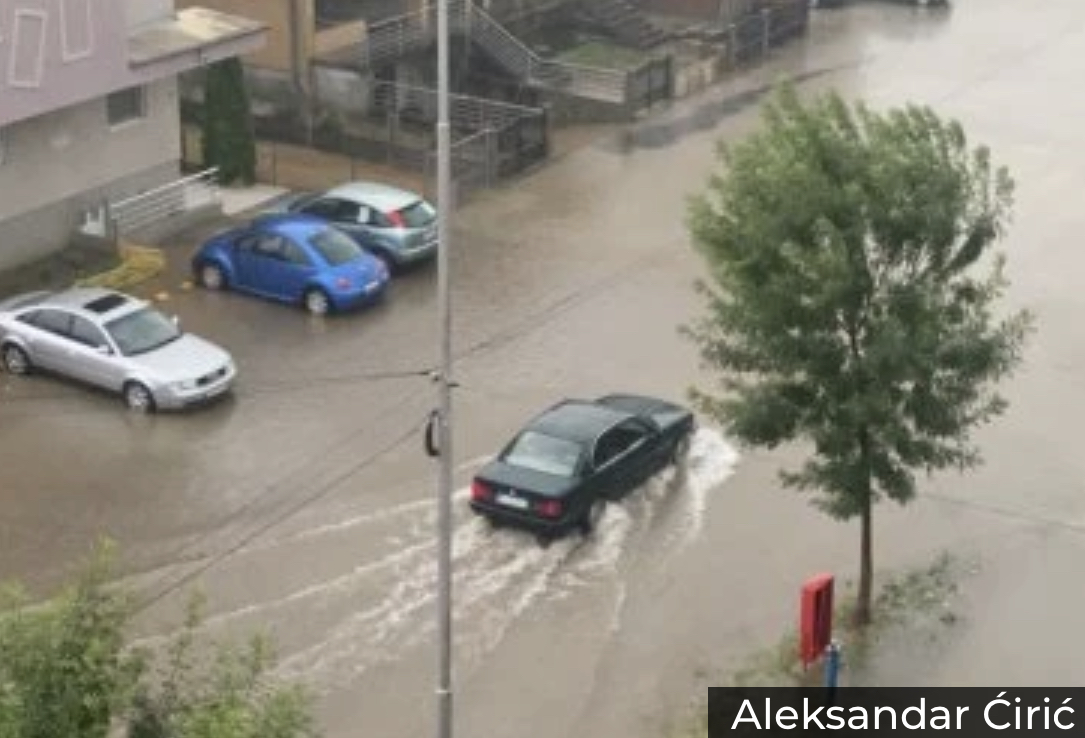POTOP NA JUGU ZEMLJE: Aleksandrovac preplavljen, kod Gračanice padao grad a Niš ostao bez struje (FOTO/VIDEO)