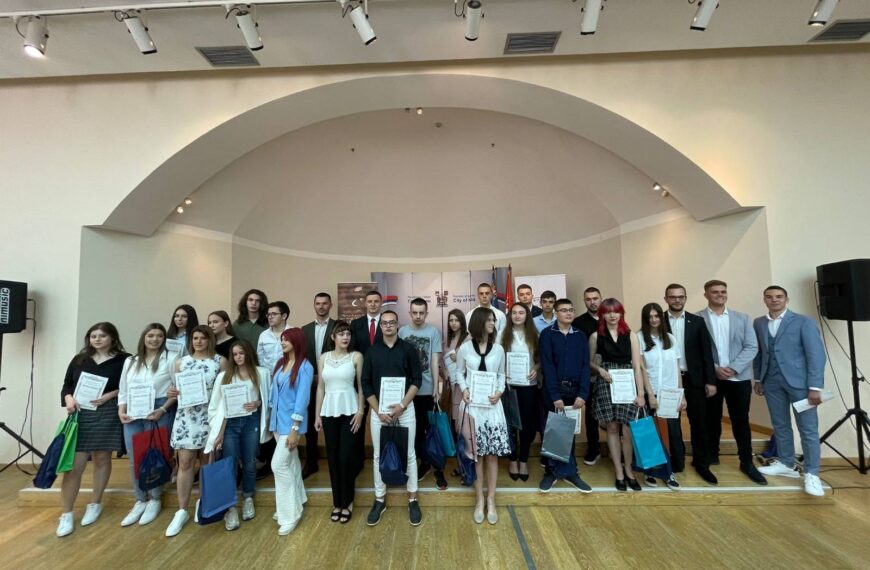 Članovi udruženja ,,Nacionalna inteligencija-NIT“ učestvovali su u dodeli nagrada najboljim srednjoškolcima u Nišu.