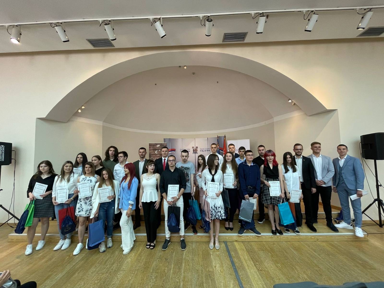 Članovi udruženja ,,Nacionalna inteligencija-NIT“ učestvovali su u dodeli nagrada najboljim srednjoškolcima u Nišu.
