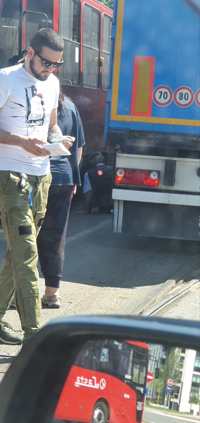 Užasna nesreća u Beogradu! Kamion pregazio čoveka /FOTO/