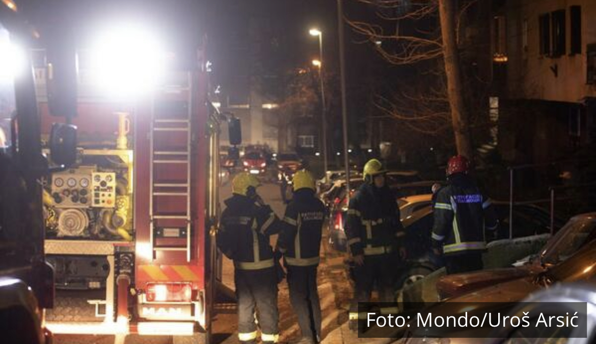 VELIKI POŽAR NA VOŽDOVCU! Izgorelo potkrovlje kuće u Bilećkoj ulici: Nije bilo povređenih! (VIDEO)