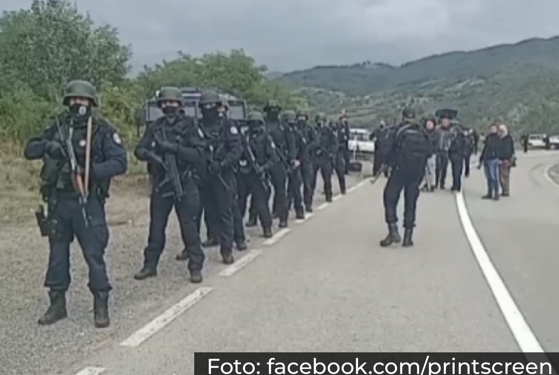 SPECIJALCI TZV. KOSOVSKE POLICIJE U BORBENOJ GOTOVOSTI! Na prelaze dopremaju vozila za razbijanje demonstracija