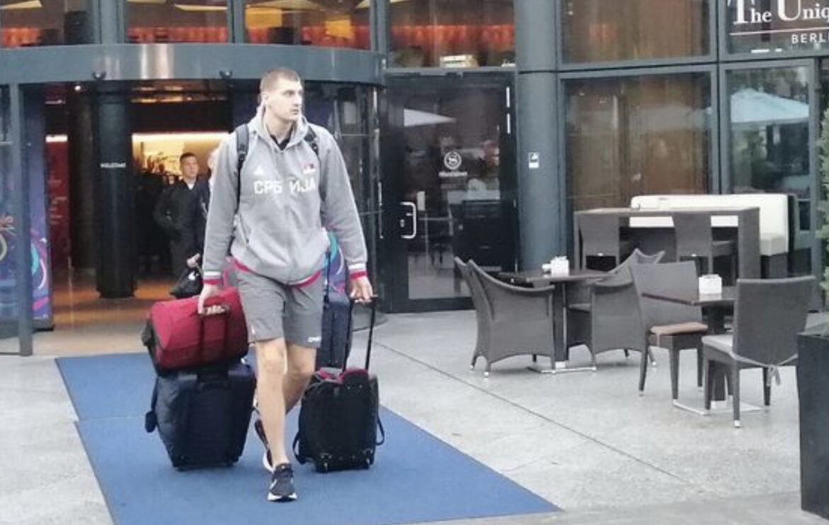 Orlovi rano lete: Pogledajte odlazak srpskih košarkaša sa Eurobasketa u „cik zore“