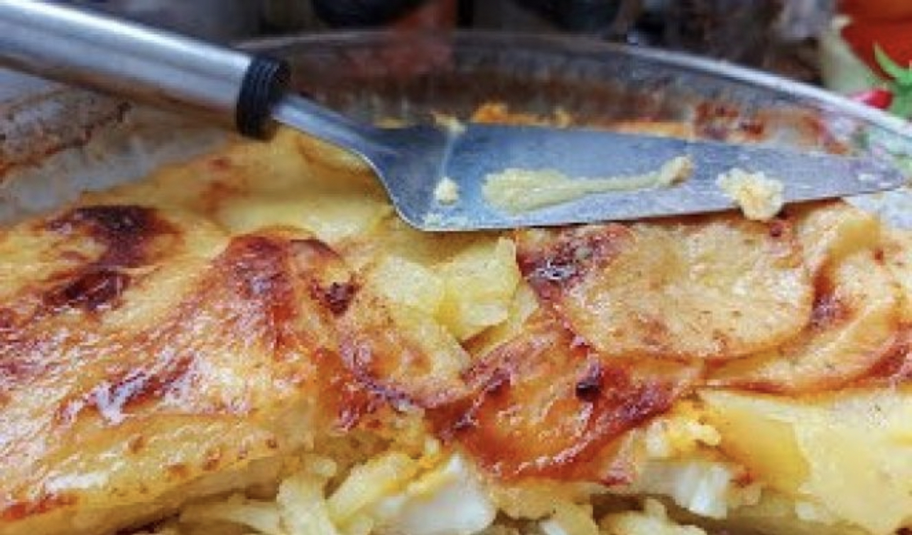 ZAPEČENI KROMPIR SA JAJIMA I KAČKAVALJEM! Ukusan obrok za malo&hellip;