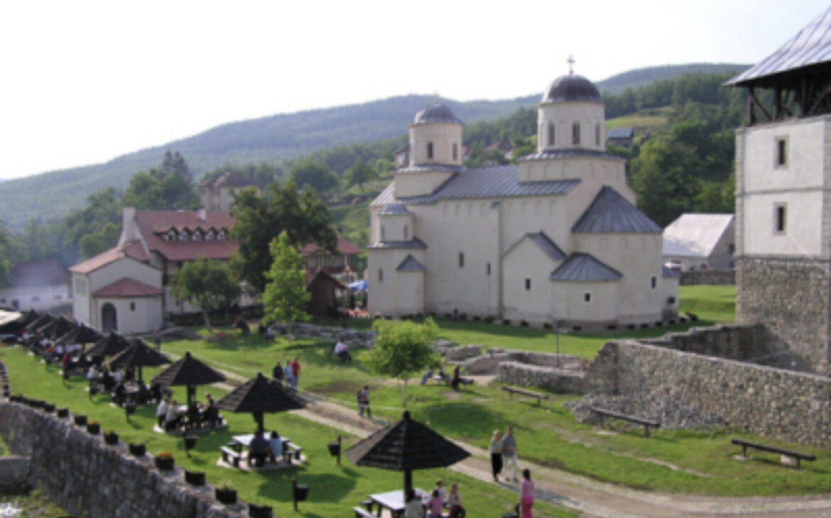 RUKA ČUDOM SPASENA OD SPALJIVANJA NA VRAČARU: Mnoga čuda su se dešavala u manastiru Mileševa, koji čuva kult Svetog Save!
