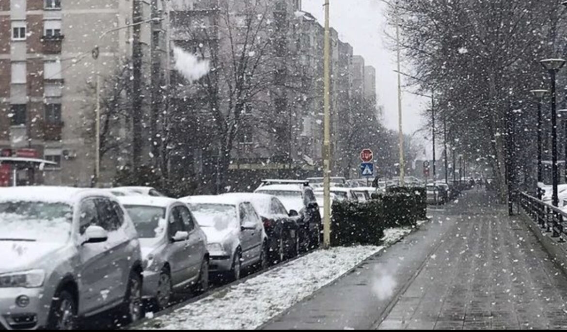 Vozači, OPREZ: Otežan i usporen saobraćaj zbog snežnih padavina