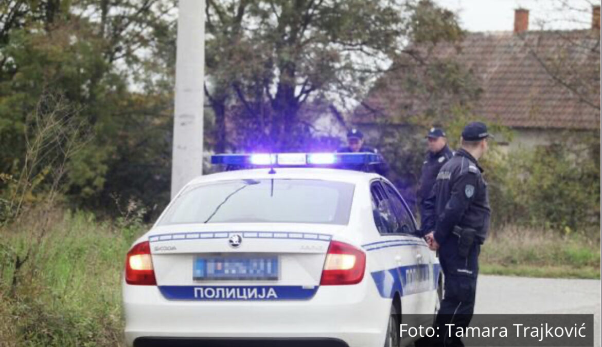 STRAVIČNE SLIKE SA MESTA NESREĆE KOD GRDELICE: BMW smrti u kome je poginula devojka (17) potpuno uništen (FOTO)
