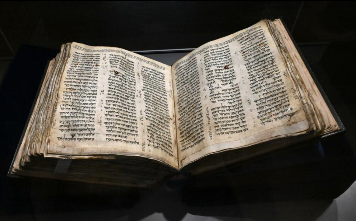 HEBREJSKA BIBLIJA PRODATA ZA 38 MILIONA DOLARA: Evo ko je za samo 4 MINUTA dao ovu basnoslovnu sumu novca! (FOTO)