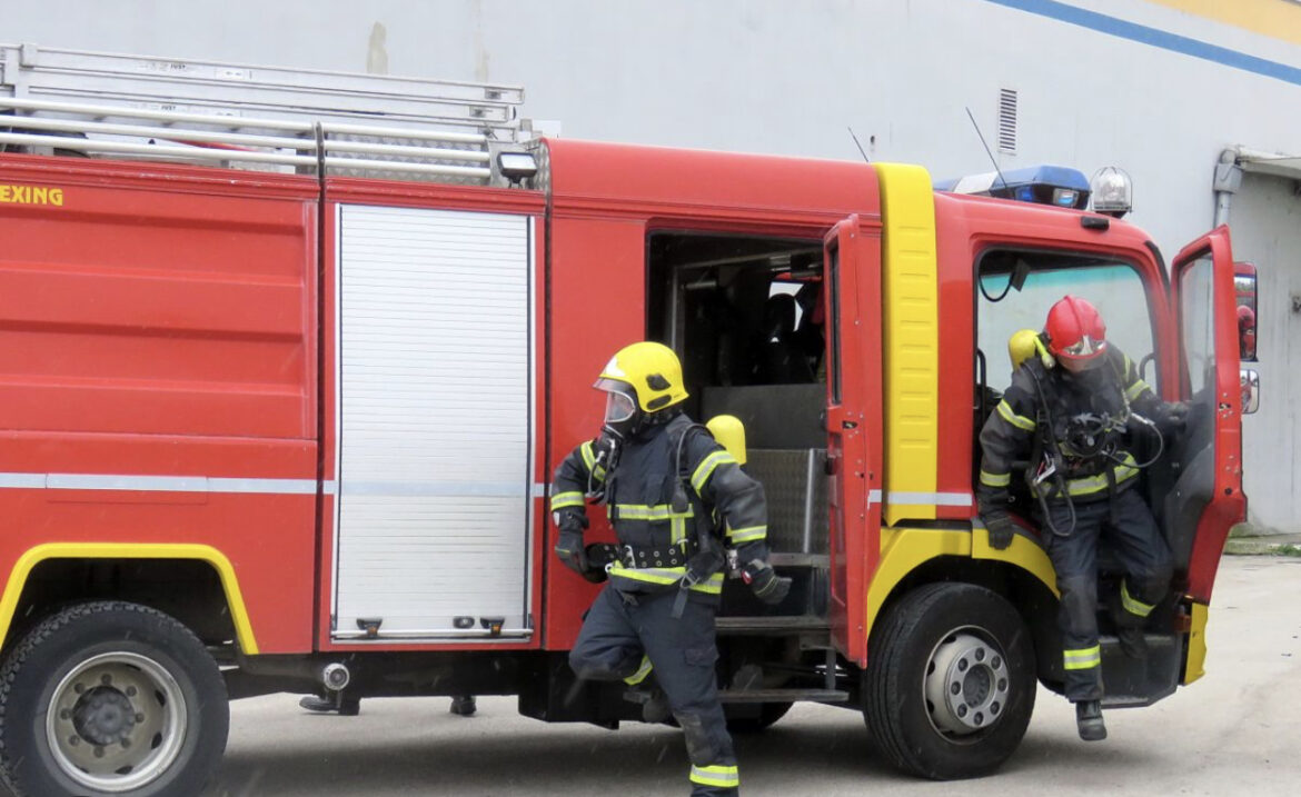 Izgoreo autobus kod Rušnja: Od njega ostala samo metalna konstrukcija