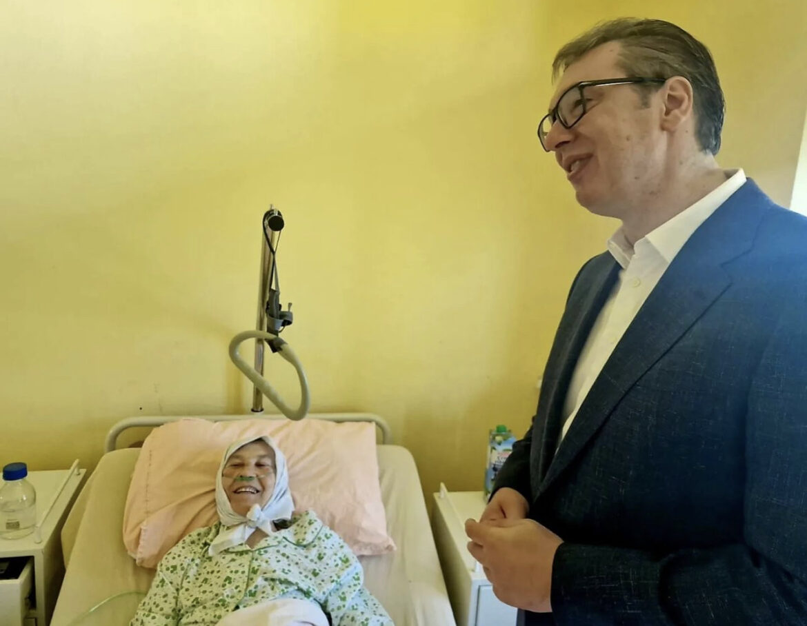 PREDSEDNIK VUČIĆ POSETIO IGUMANIJU PEĆKE PATRIJARŠIJE POSLE OPERACIJE: Obećao sam joj da će država učiniti sve za naš narod na KiM