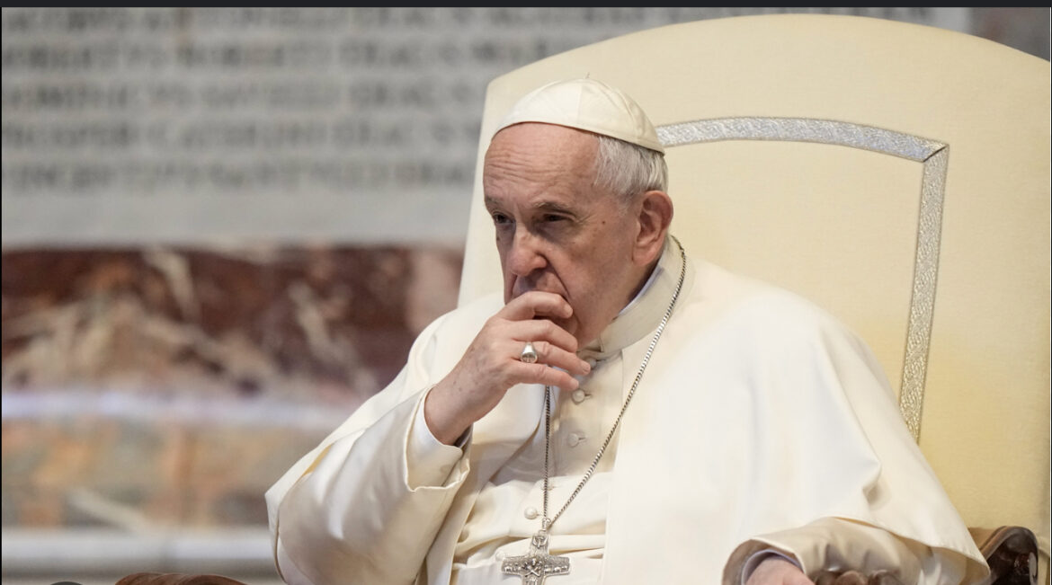 Papa primljen u bolnicu, čeka ga ozbiljna operacija