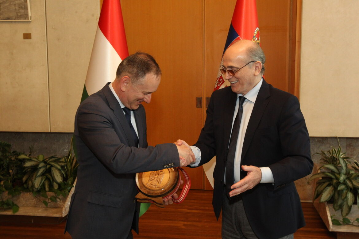 Министар Кркобабић са амбасадоромМађарске