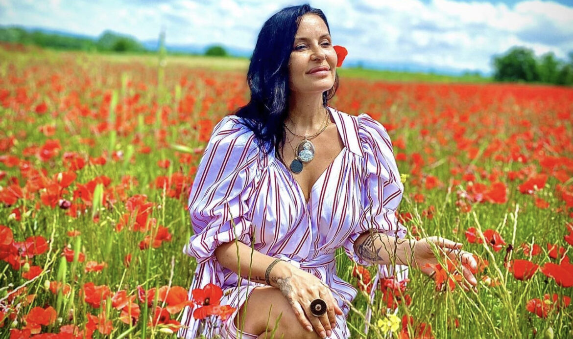 ELENA KARIĆ KUPILA VILU U FRANCUSKOJ! Ćerka Verice Rakočević se pohvalila novom nekretninom! 