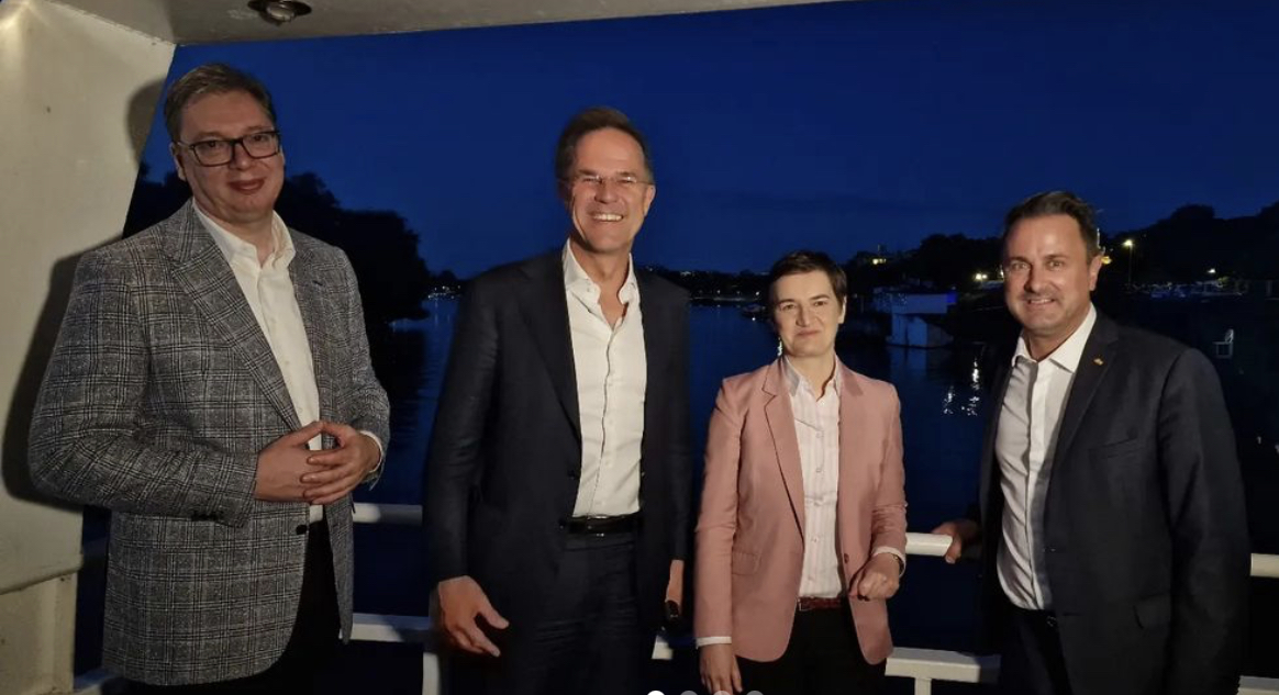 „RAZGOVORI O EXPO2027“ Predsednik i premijerka Srbije priredili večeru i pokazali Ruteu i Betelu srpsku prestonicu sa vode (FOTO)