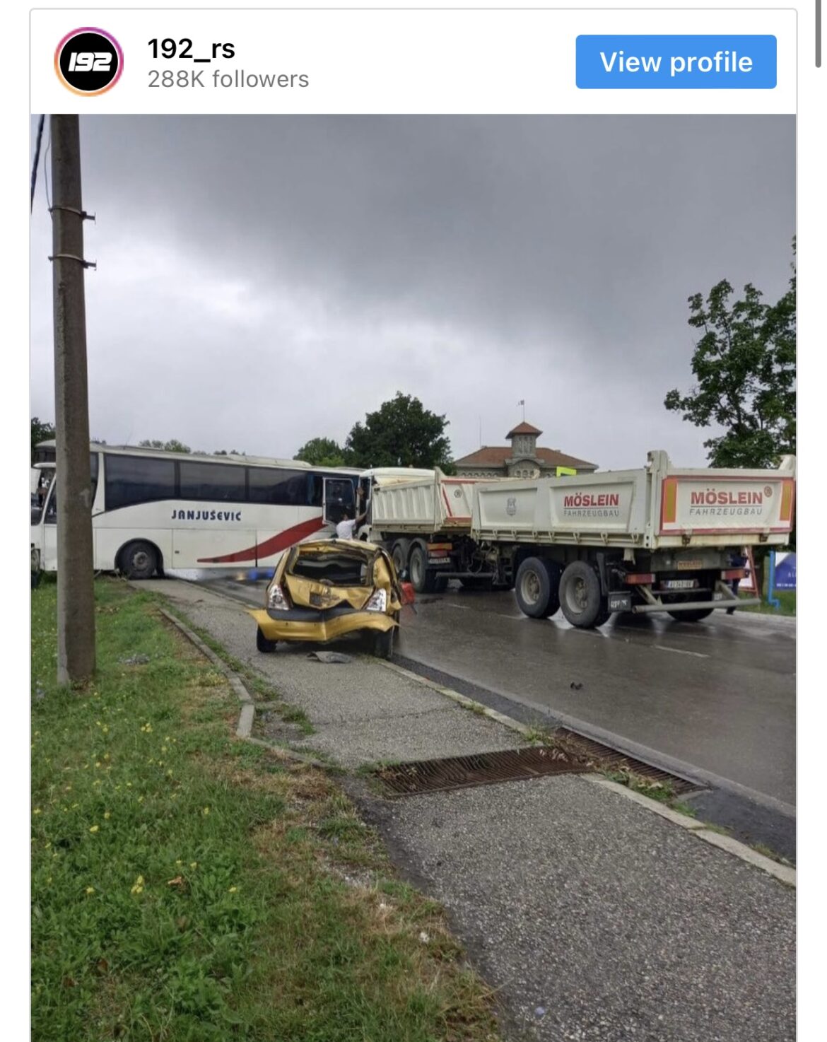 PET OSOBA POVREĐENO Sudar autobusa i kamiona kod Aranđelovca: Oštećen i automobil koji je bio parkiran sa strane (FOTO)