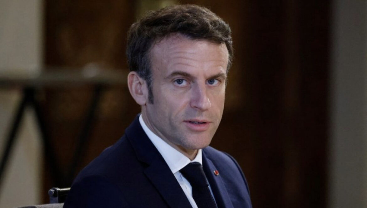 KAKO JE U JELISEJSKU PALATU STIGAO AMPUTIRAN PRST: Šta sve Francuzi šalju svom predsedniku 