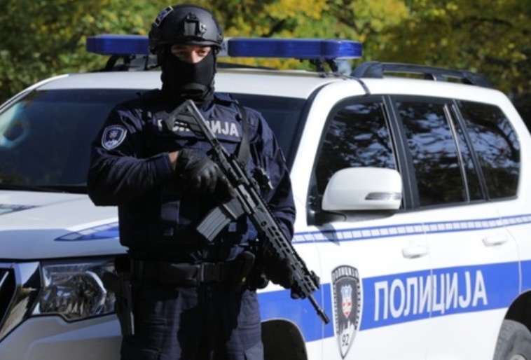 VELIKA AKCIJA MUP! Policija češlja uzduž i popreko Suboticu: Zaplenjene automatske puške, radio-veze, pištolji: Pronađeno više od 200 migranata