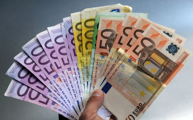 OVO SU VREDNOSTI PO KOJIM MENJAČNICE PRODAJU VALUTE: Narodna banka Srbije objavila današnji kurs evra 
