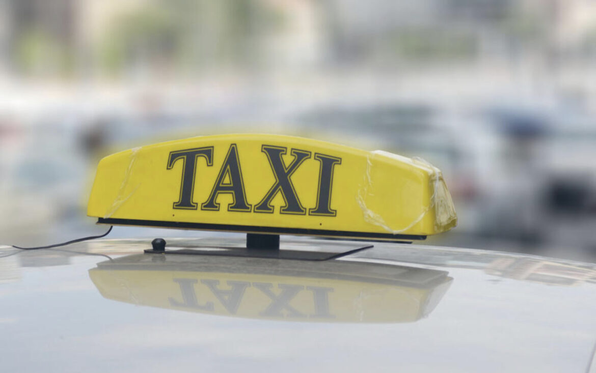 „2 SEKUNDE“ PLATILE 151 EVRO: Taksista prevario turistkinje, vožnju do aerodroma im papreno naplatio (FOTO)