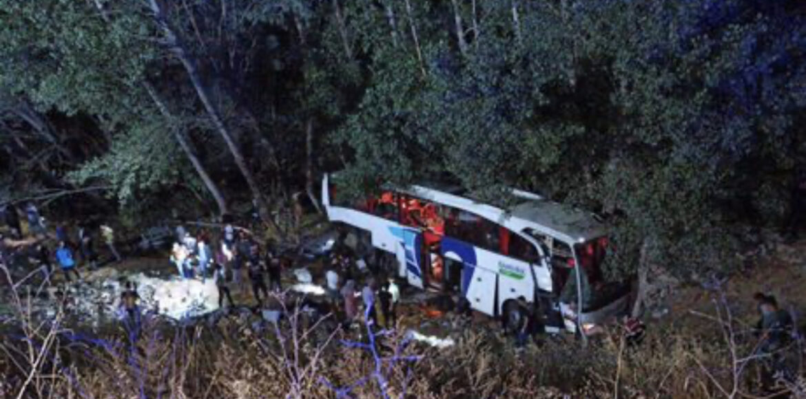 Stravična autobuska nesreća u Turskoj: Vozač izgubio kontrolu, poginulo najmanje 12 osoba