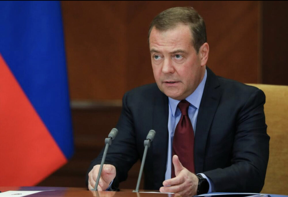 AMERIKANCE NE PLAŠI RAT DO POSLEDNJEG UKRAJINCA! Medvedev: Narod gine, SAD zarađuju 