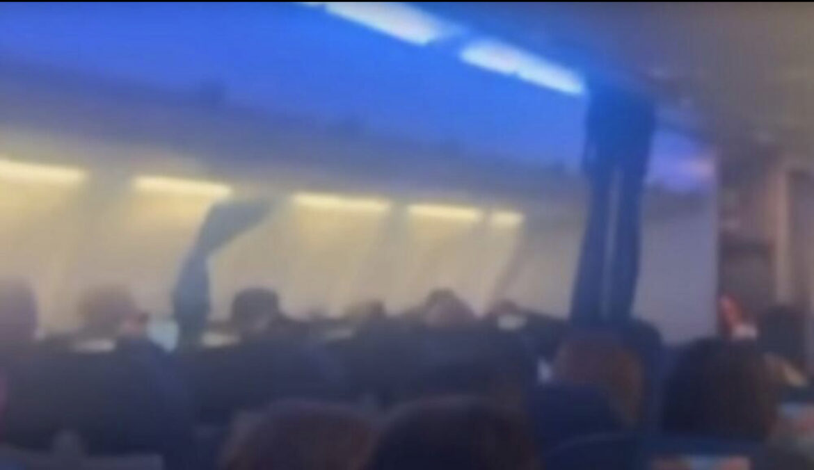 DRAMATIČAN SNIMAK LETA KROZ OLUJU Putnici u panici vrištali, deca plakala: „Avion je počeo da pada, mislili smo da je KRAJ“ 