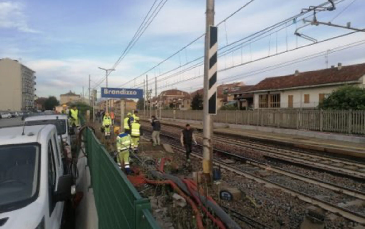 Voz naleteo na radnike dok su popravljali prugu u Italiji, poginulo 5 