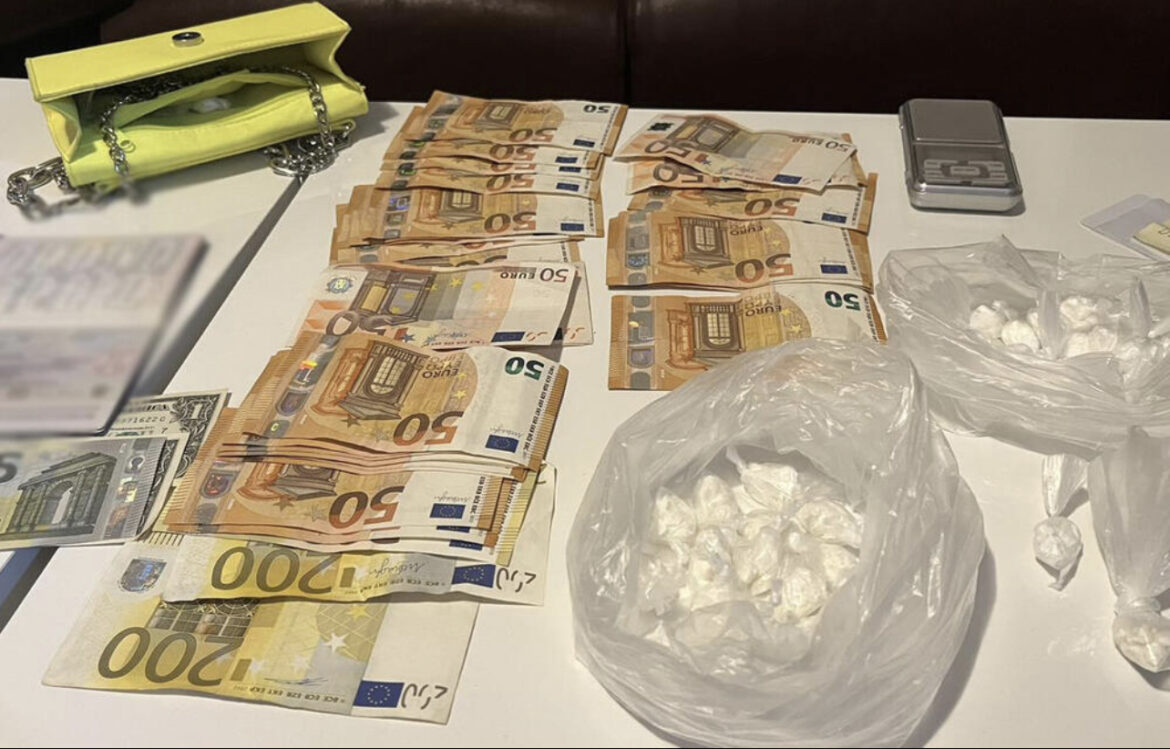 MUNJEVITA AKCIJA POLICIJE U BEOGRADU: Čuvari reda presreli auto na Novom Beogradu – zaplenjen kokain, uhapšena dvojica