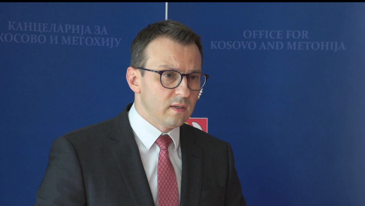 (UŽIVO) VANREDNA KONFERENCIJA PETRA PETKOVIĆA: Direktor Kancelarije za KiM obraća&hellip;