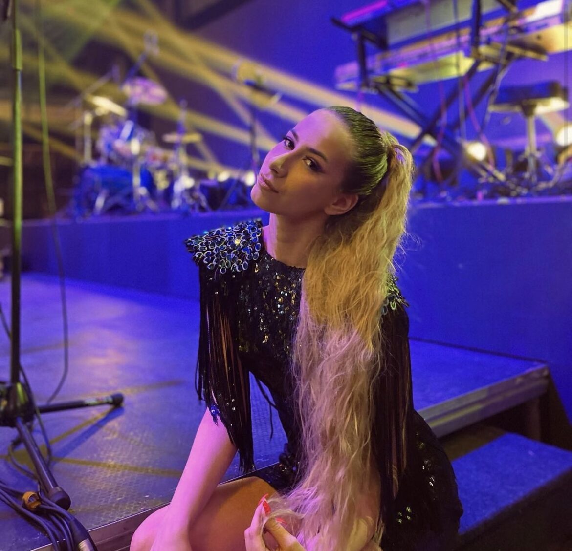 ANASTASIJA RILAK OČARALA NACIJU PRE 9 GODINA, A SADA PODIGLA STUDIO NA NOGE! Pustila anđeoski glas, evo u kakvu je LUTKICU izrasla