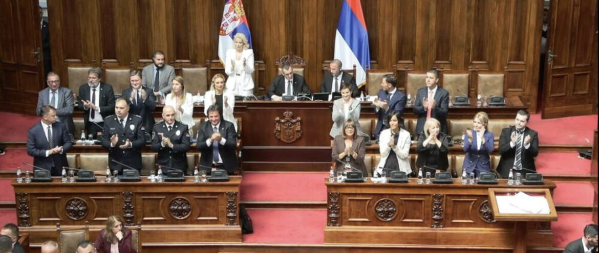 POMRAČENJE PARLAMENTARIZMA: Kraj razuma u srpskoj Skupštini, ponašanje dela opozicije krajnje NEDORASLO 