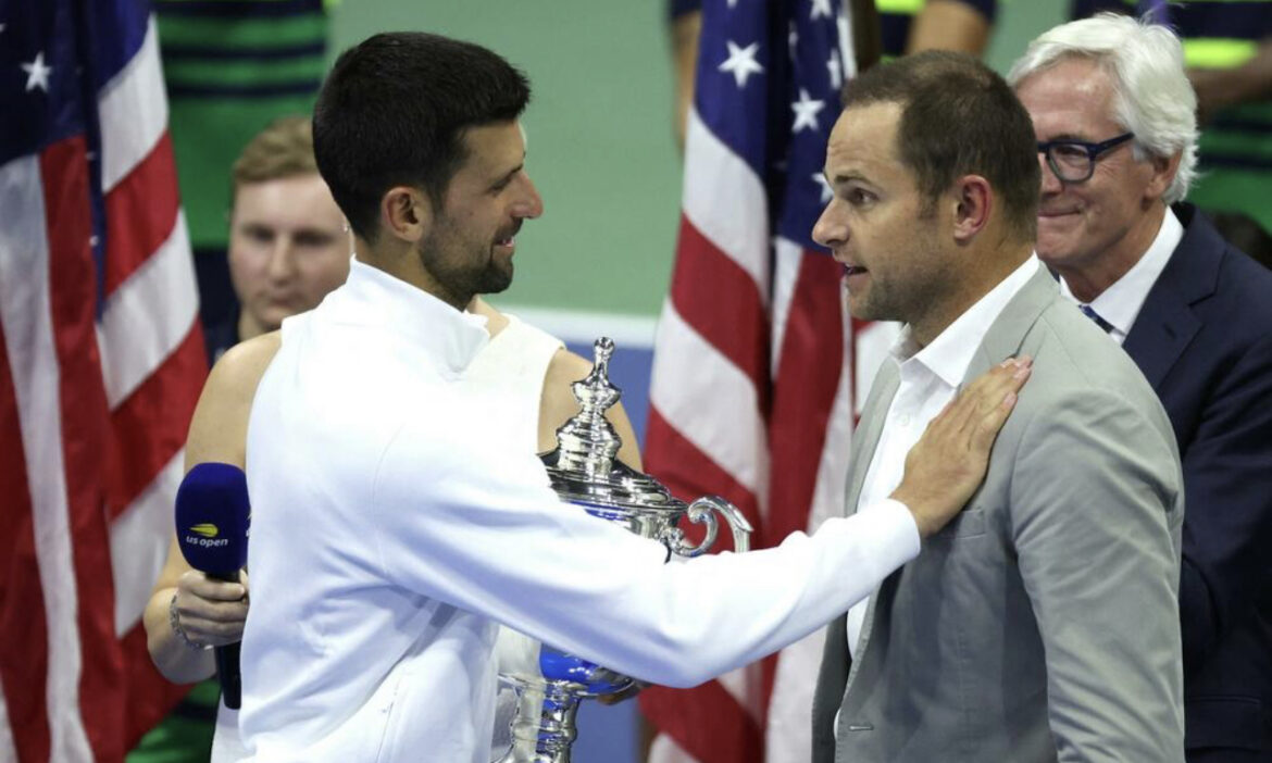NA OVO NIKO NIJE OBRATIO PAŽNJU! Novaku trofej na US Openu uručio čovek koji ga je FIZIČKI NAPAO pre 15 godina! Sada se POKAJAO!