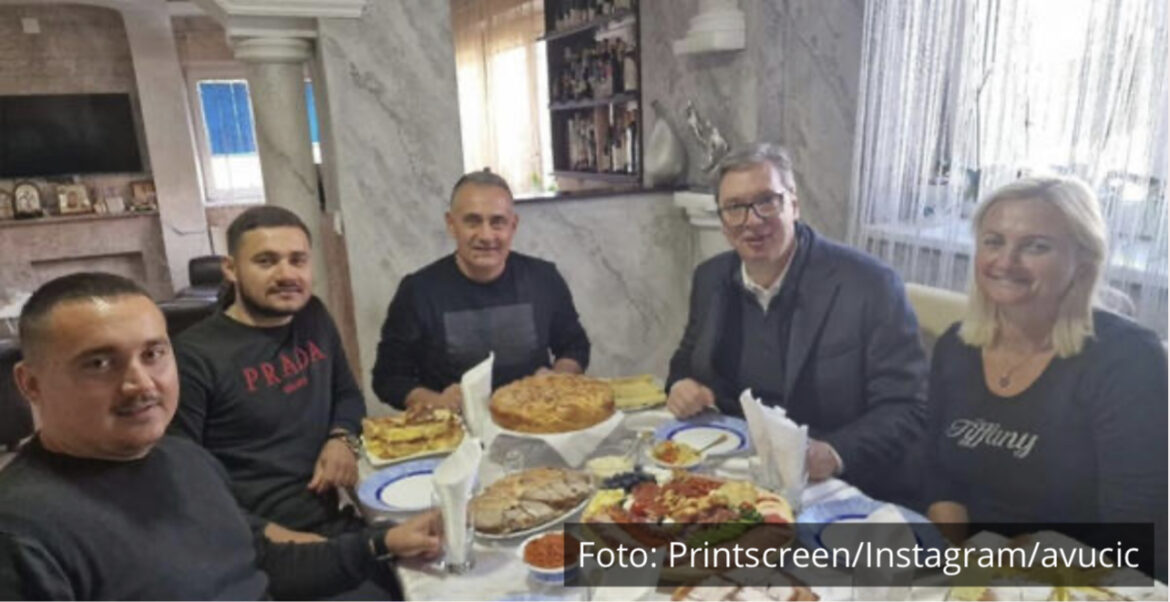 DOMAĆINSKI DOČEK U SMEDEREVU Vučić: „Nikolići su se vratili iz Austrije sa željom da se kuća i domovina grade na DEDOVINI“ (FOTO)