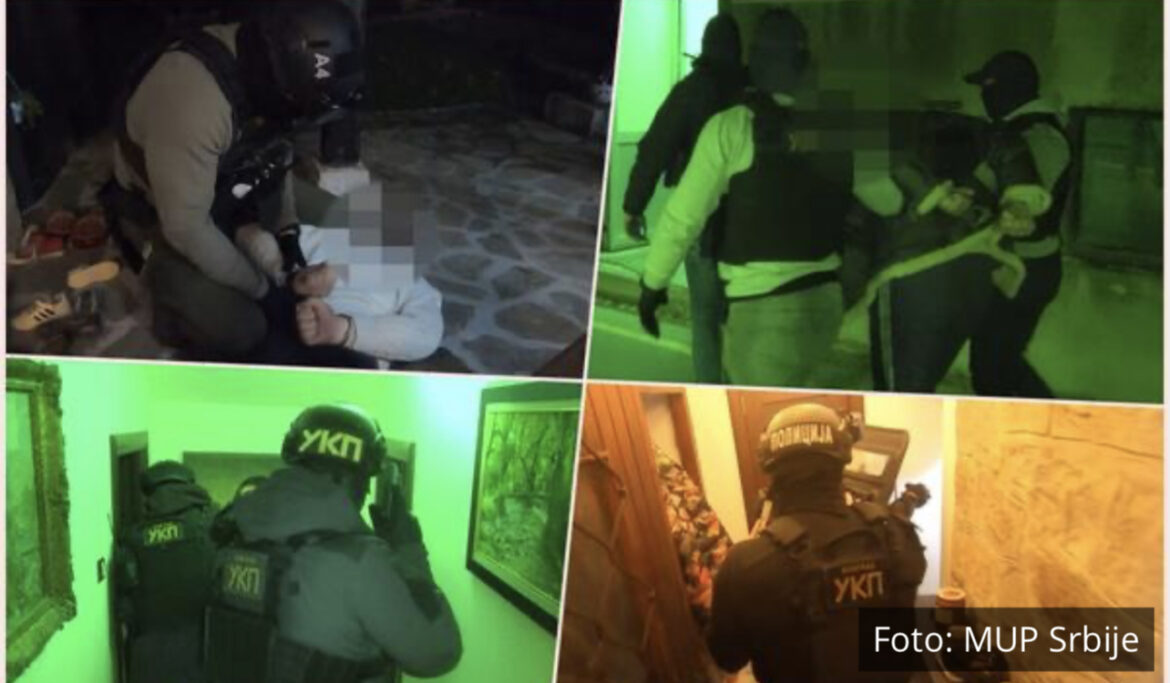 PRVO EKSPLOZIJA, PA ULETELI SPECIJALCI! Pogledajte kako su uhapšeni bombaši koji su bacili kašikare na kuće Kosmajca! (VIDEO)