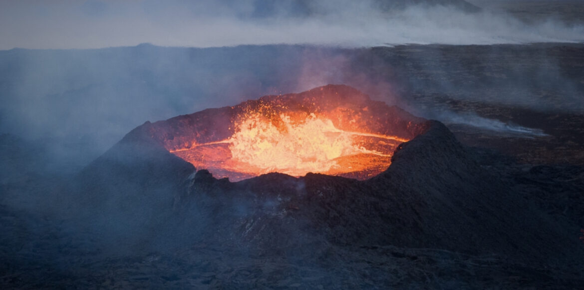 Eruptirao jedan od najviših aktivnih vulkana na svetu: Pepeo otišao 13 metara u vazduh, zatvorene škole