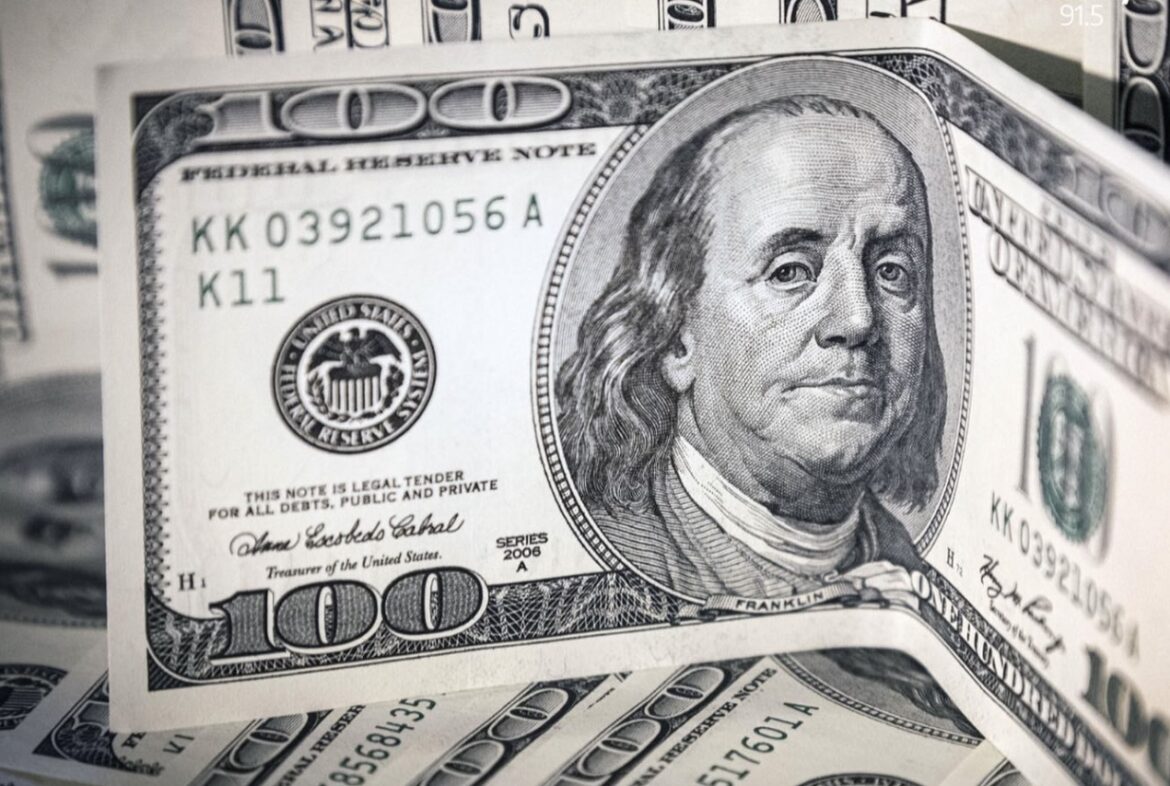 Dolar ojačao prema šest najvažnijih valuta: Zabeležena rast od 0,7 odsto