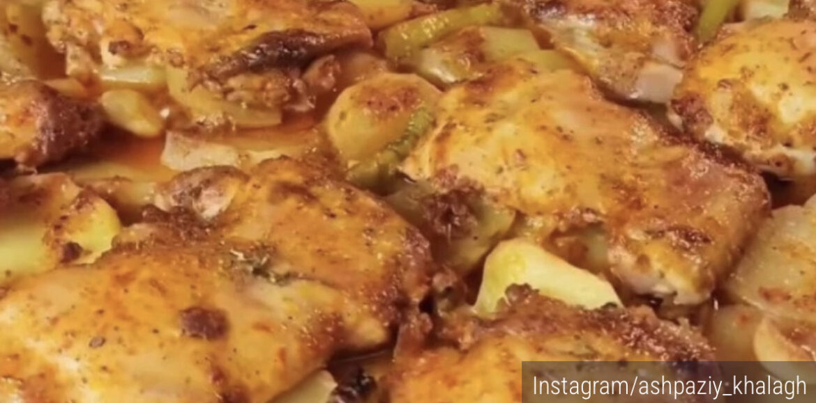 Ceo ručak u jednoj tepsiji! Evo kako da spremite najsočniji krompir i piletinu (VIDEO)