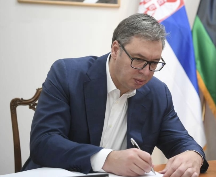 Vučić: Na svim biračkim mestima danas veoma ubedljiva pobeda liste „Srbija ne sme da stane“